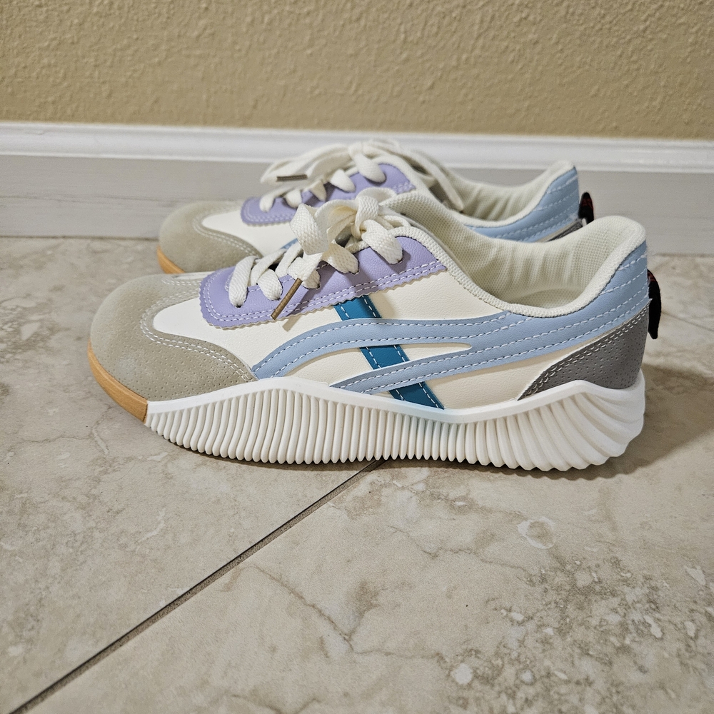 White and Blue Retro-Inspired Sneakers with Minimalist Design